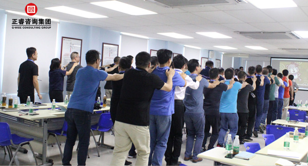 热烈祝贺德永佳（股票代码HK00321）携手万向注册商学院成功举办【企业操盘手高级研修班】系列课程
