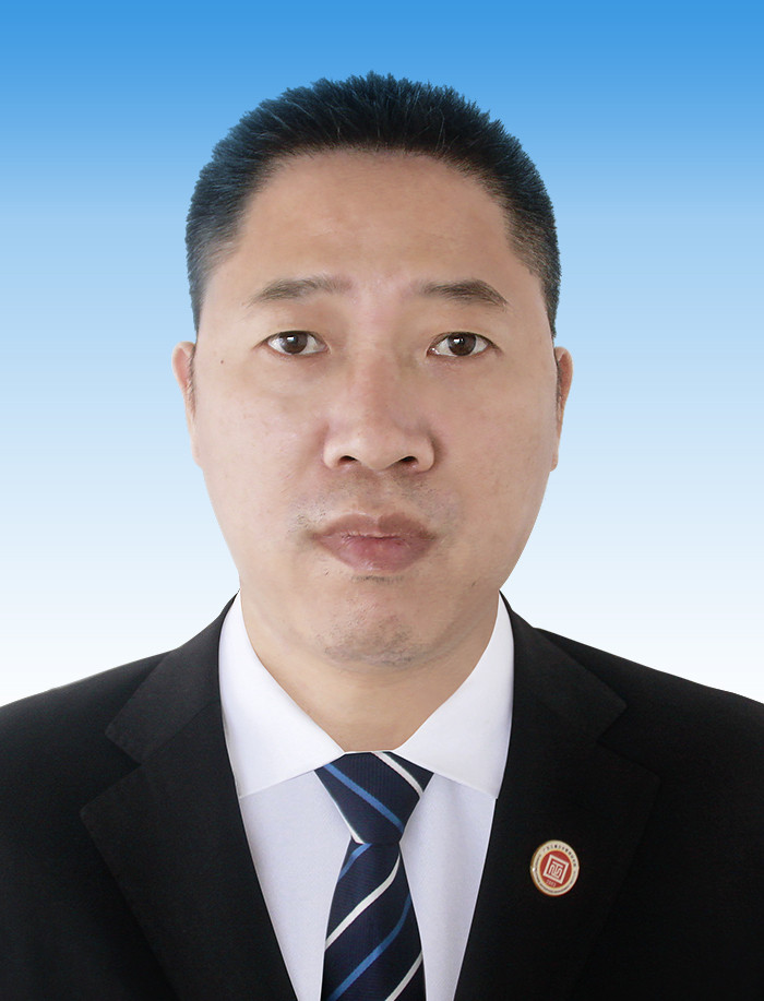 万向注册师曾君鹰