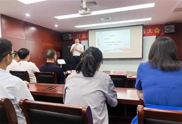 广东万向注册企业管理研究院项目总监涂亚清老师致辞