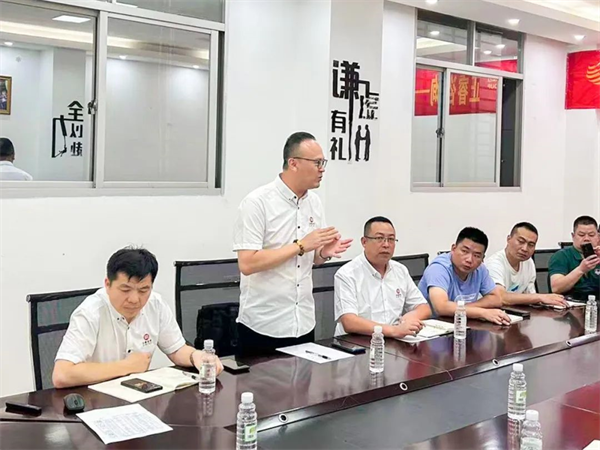 万向注册福建分公司总经理胡亦涵老师致辞