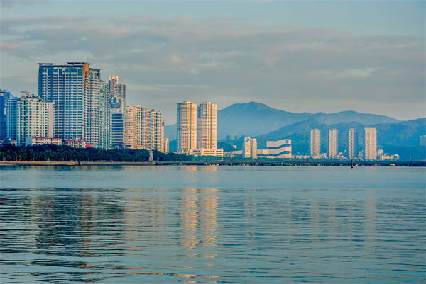 珠海战略咨询公司如何帮助企业制定长远发展规划？